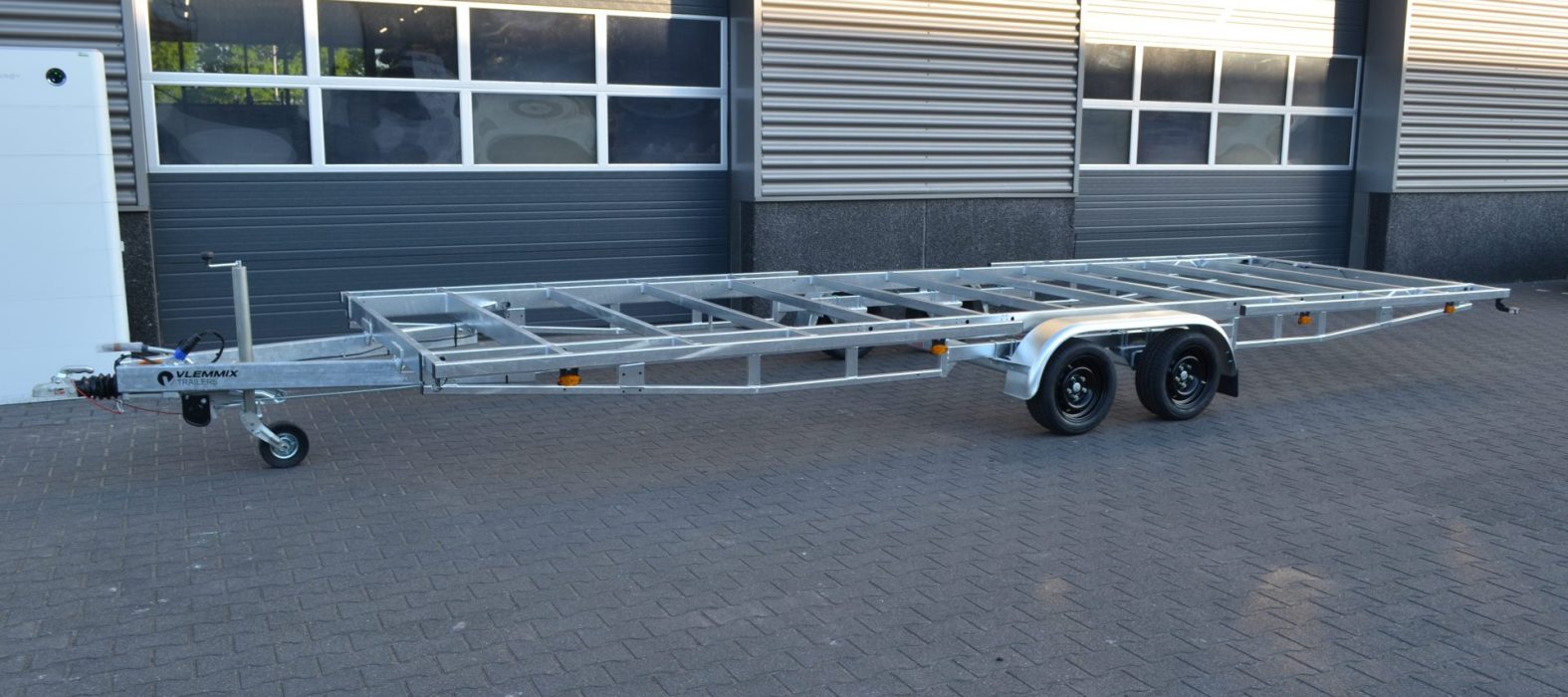 vlemmix-tiny-house-plateau-720-2x1800kg-afneembare-dissel