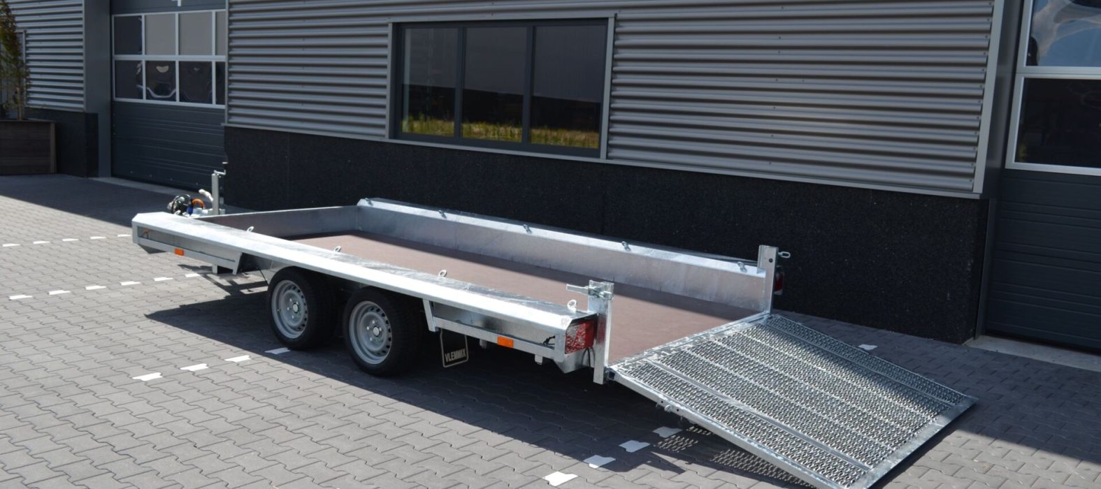 M4 (2 assen) achter klep open-min