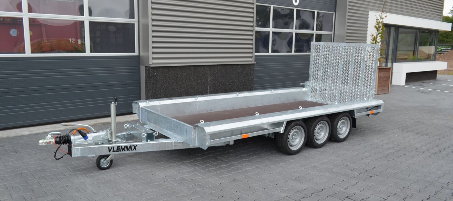 M4 3-asser 150cm breed voor-min