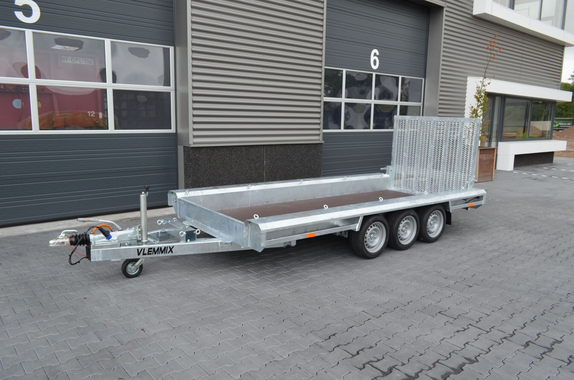 M4 3-asser 150cm breed voor-min