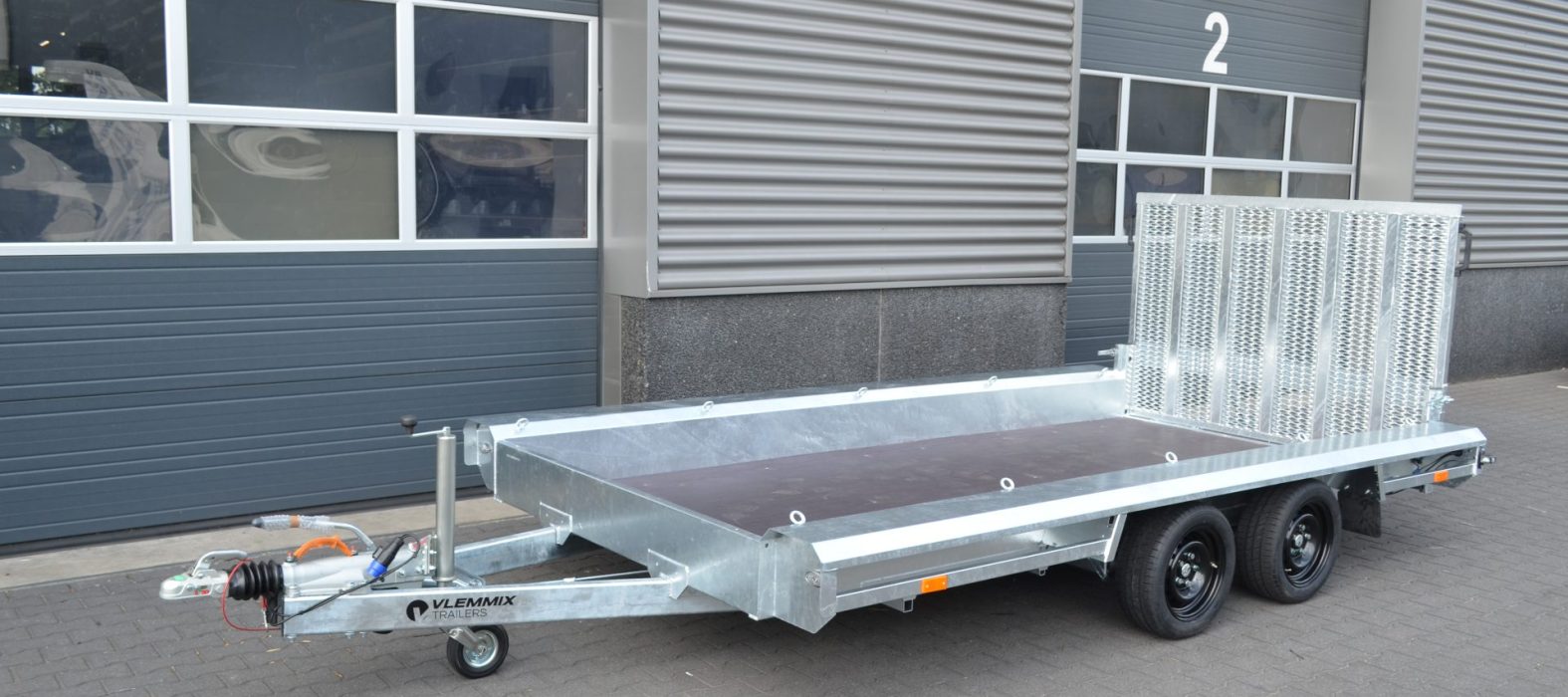 machine-Transporter- 400x180-2as-vlemmix-trailers-voorkant