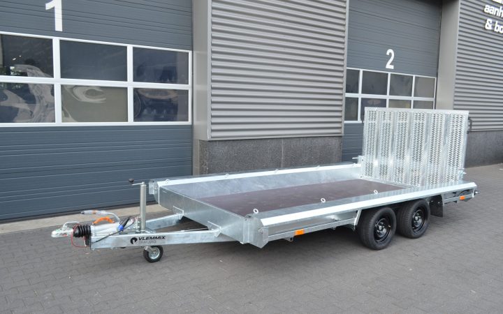 machine-Transporter- 400x180-2as-vlemmix-trailers-voorkant