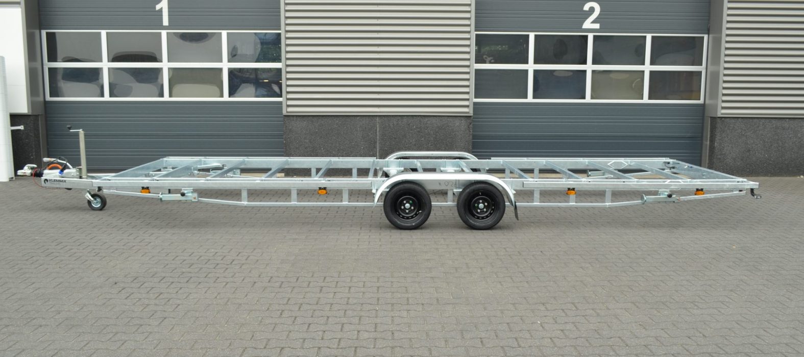 vlemmix-tiny-house-laag-model-2x1800kg-zijkant