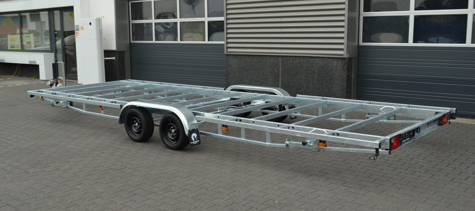 vlemmix-tiny-house-laag-model-2x1800kg-achterkant