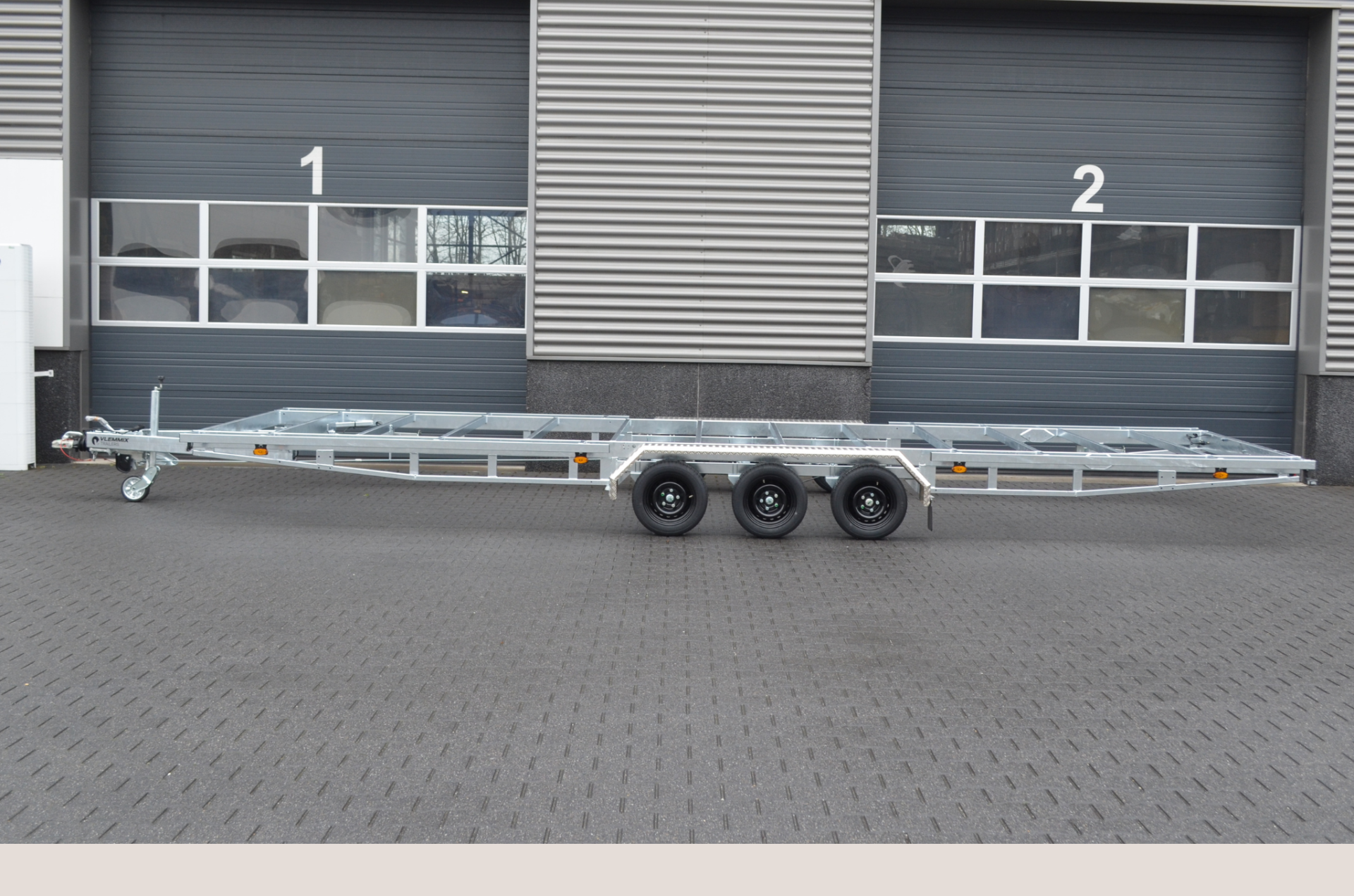 tiny-house-trailer-780-plateau-780-3-assen-hero