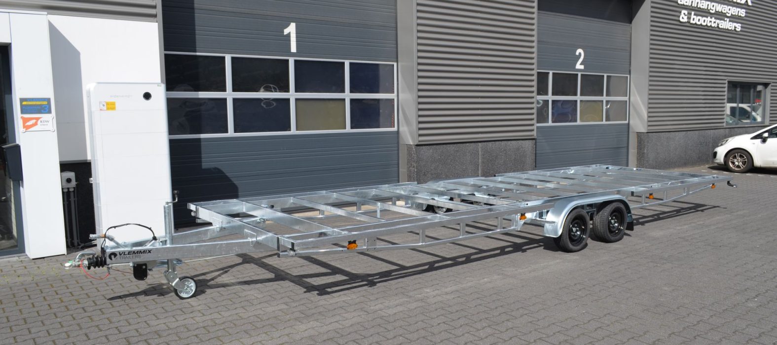 TH780-Plateau-2-assen-vlemmix-trailers-voorkant