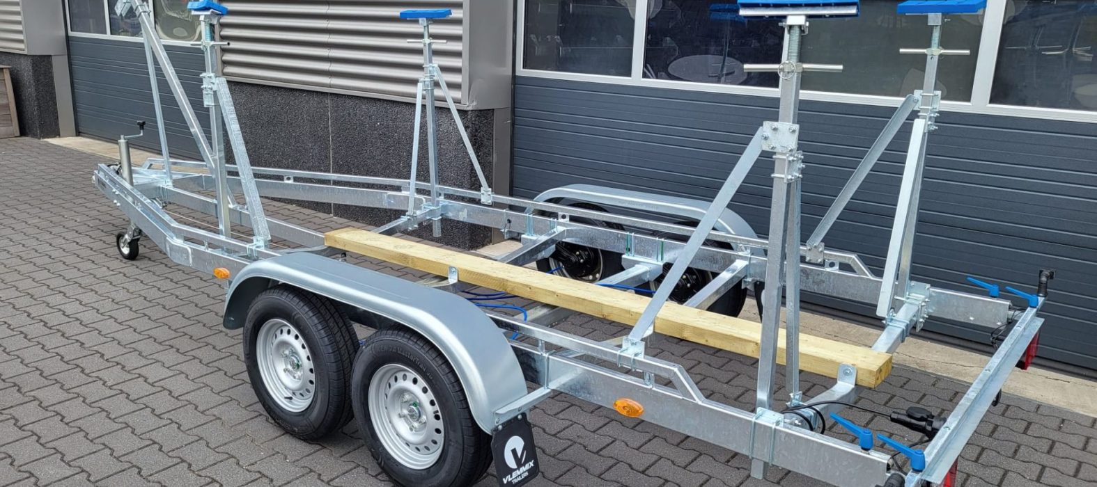 6,3m zeilboottrailer 2 as achter