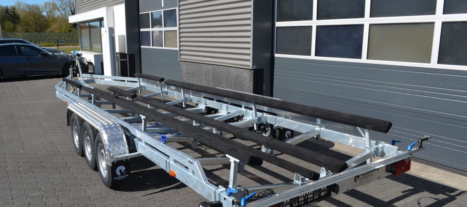 vlemmix-balken-trailer-10m-3-assen-3500kg-achterkant