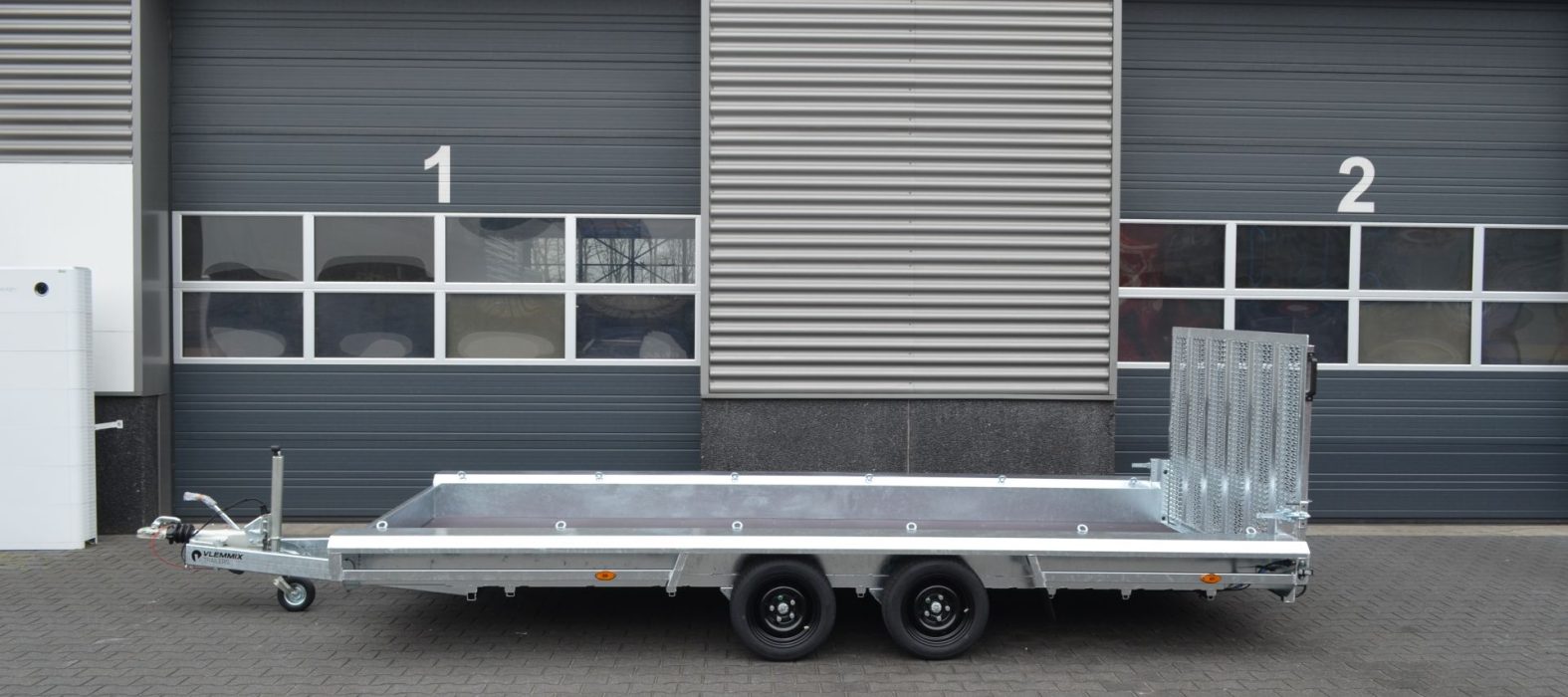 Machine-480x180-2-assen-vlemmix-trailers-zijkant