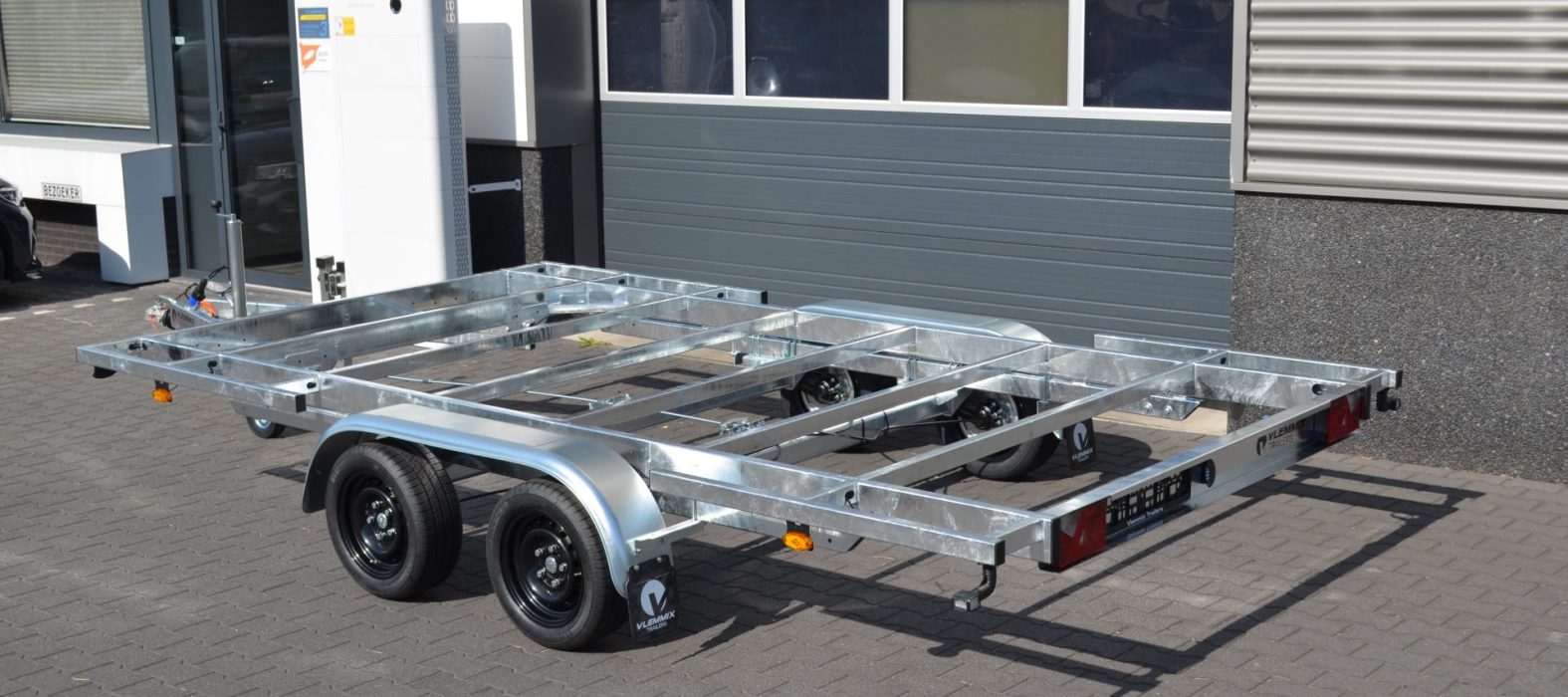 tiny-house-trailer-420-plateau-2as-vlemmix-trailers-achterkant