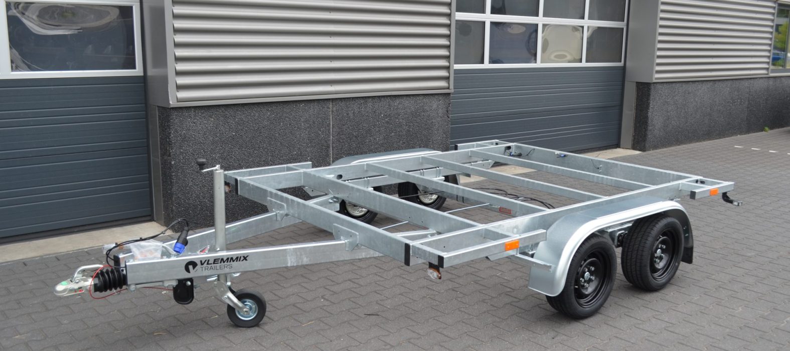 tiny-house-trailer-300-plateau-2as-vlemmix-trailers-voorkant