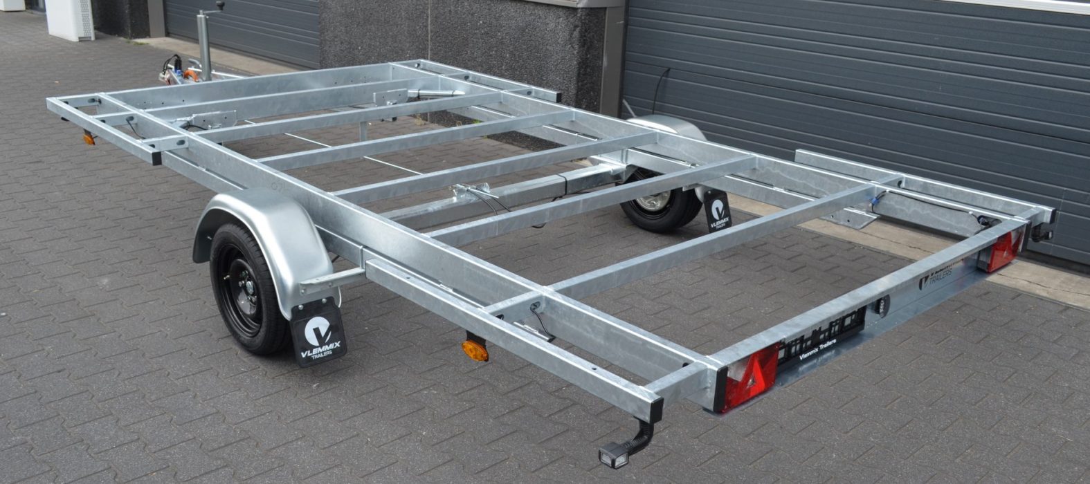 vlemmix-tiny-house-trailer-plateau-1-as-1800kg-achterkant